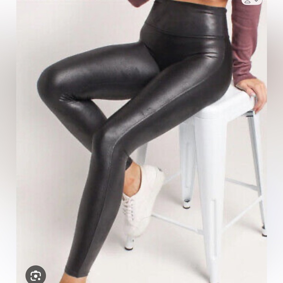 New Spanx Faux Leather glossy Leggings Black compression waistband sz. Medium - Picture 4 of 16